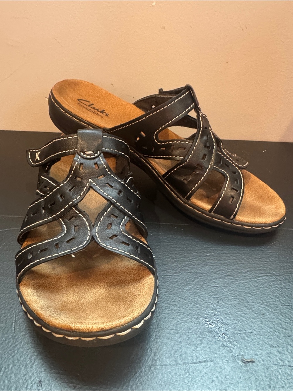 Clarks Bendables Women’s Black Cutout Leather Slide Sandals Flip Flops
